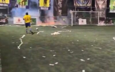 Estalla pirotecnia durante juego de futbol en León, hay seis lesionados | VIDEO