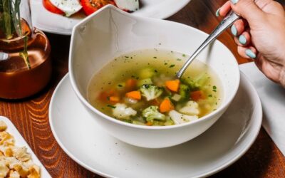 Sopa de verduras curativa, la receta para subir las defensas en temporada de frío