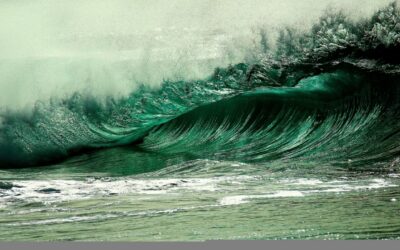 ¿Hay un tsunami en Latinoamérica? Olas gigantes azotan Perú y Ecuador | VIDEOS