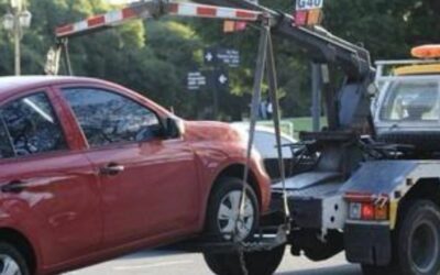 Autoridades de Tlaquepaque limpian las calles de autos abandonados